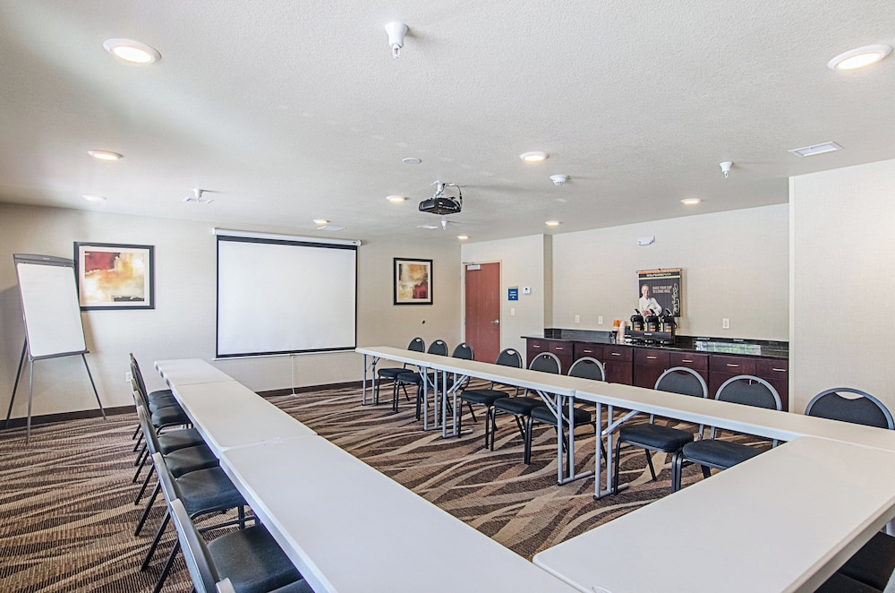 Cobblestone Inn & Suites Guernsey - photo 27