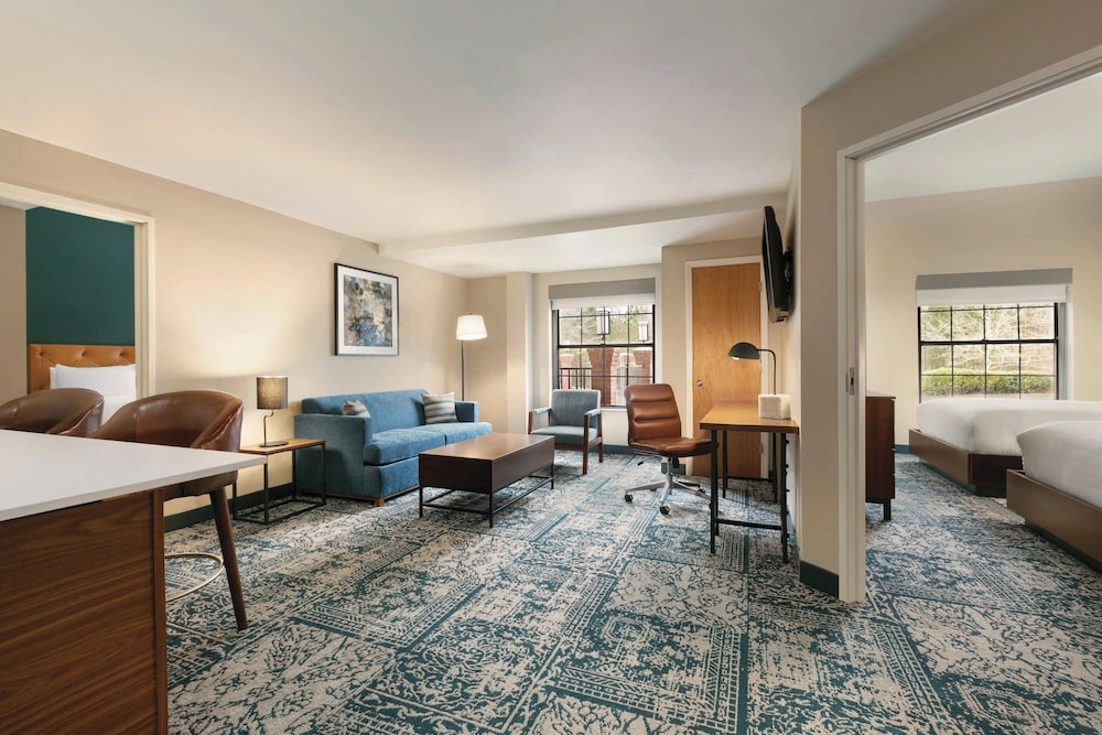 Four Points by Sheraton Raleigh Arena - photo 18