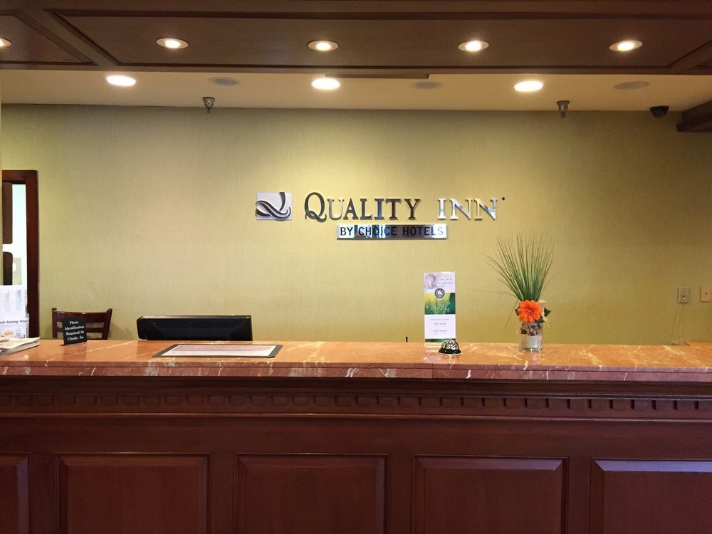 Clarion Inn & Suites By Hampton Convention Center - photo 2