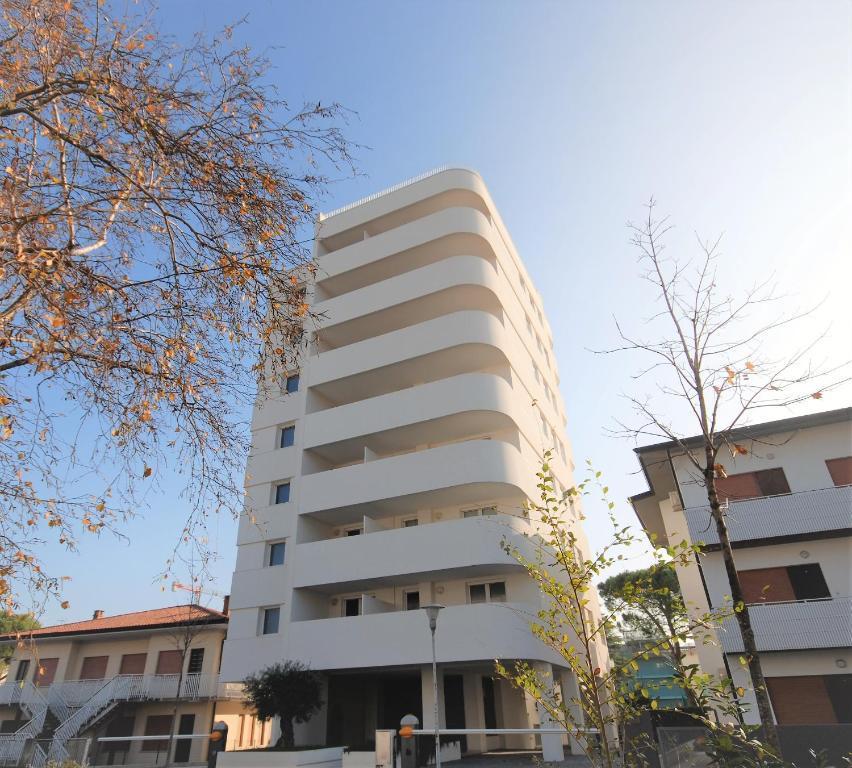 Appartamenti Torre Bianca — 4-Star Luxury Hotel in Lignano Sabbiadoro, Italy