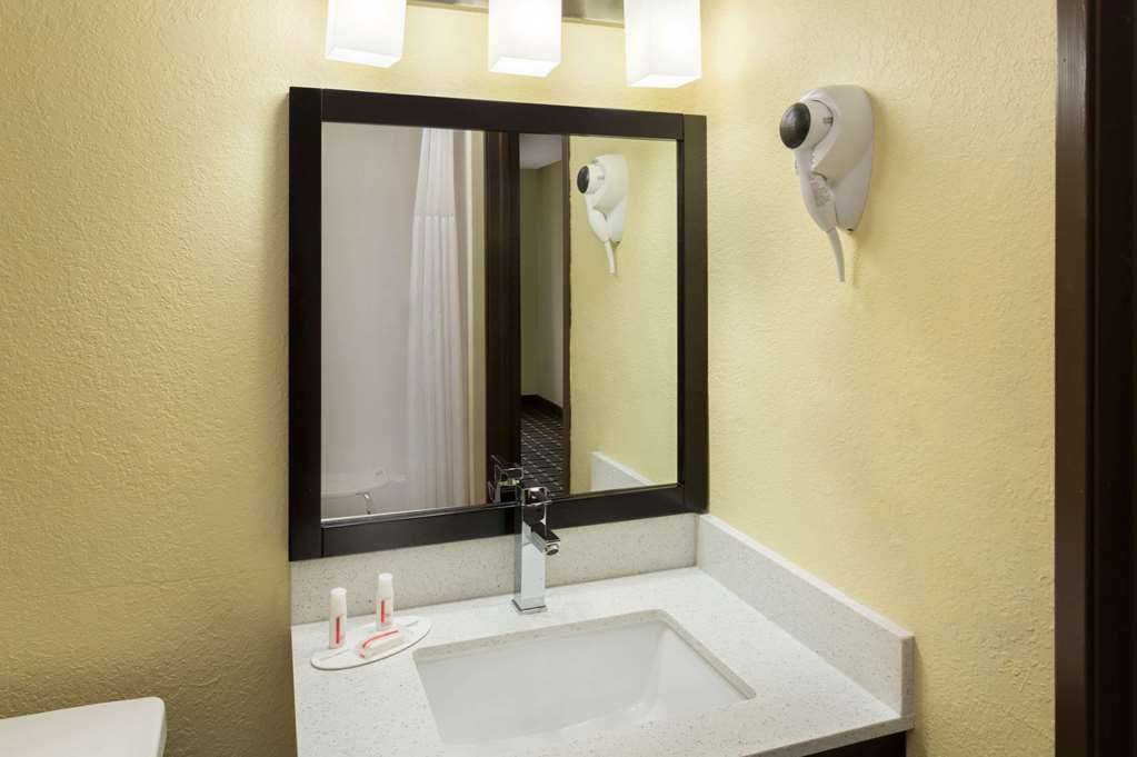 Super 8 by Wyndham Marietta - photo 9