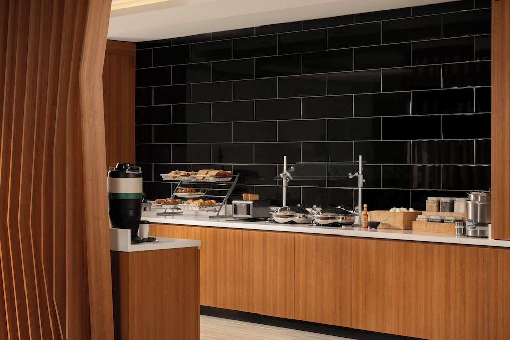 Springhill Suites Houston Brookhollow - photo 17