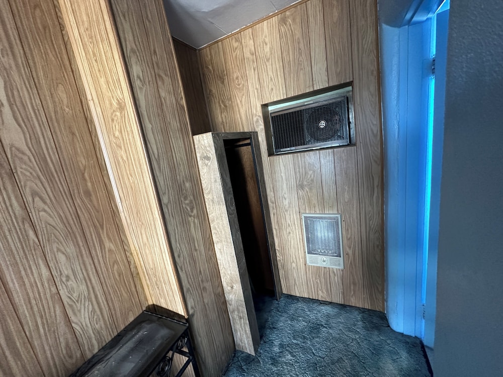 Maverick Motel and Glamp Ground - photo 4