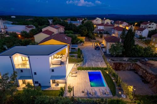Apartmani Vila Mara M 2 i M 3 heated pool — 4-Star Luxury Hotel in Omisalj, Croatia