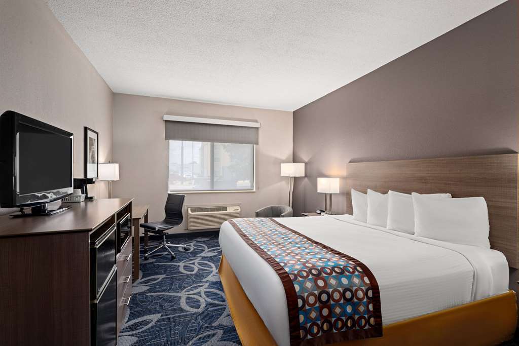 Baymont by Wyndham Waterloo - photo 23