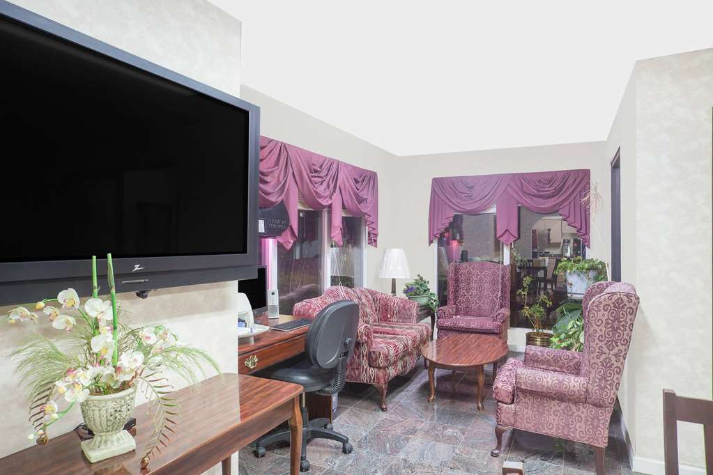 Super 8 by Wyndham Decatur Priceville - photo 4