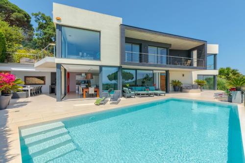 Siview Villa — 4-Star Luxury Hotel in Lloret De Mar, Spain