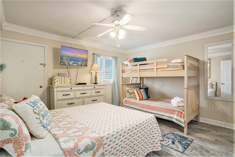 1201 Waters Edge Resort 3 Bedroom Condo by RedAwning - photo 7