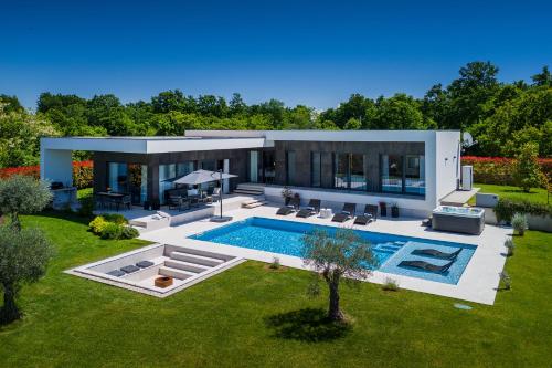 Villa Dea Somnii by IstriaLux — 4-Star Luxury Hotel in Svetvincenat, Croatia