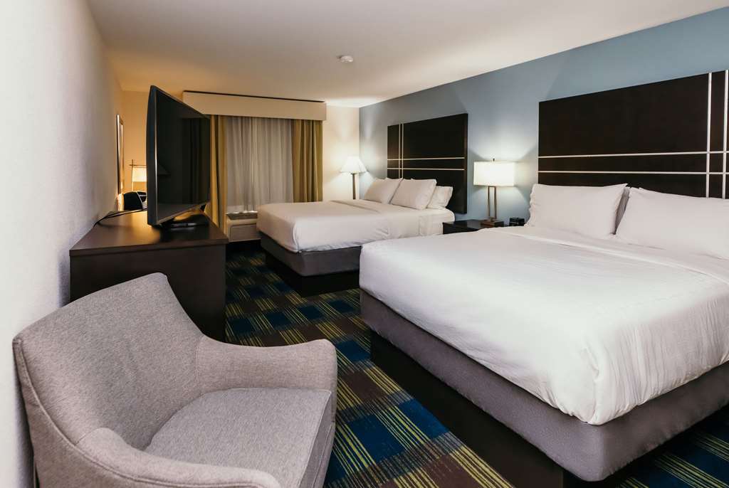La Quinta Inn & Suites by Wyndham Ankeny IA Des Moines IA - photo 19