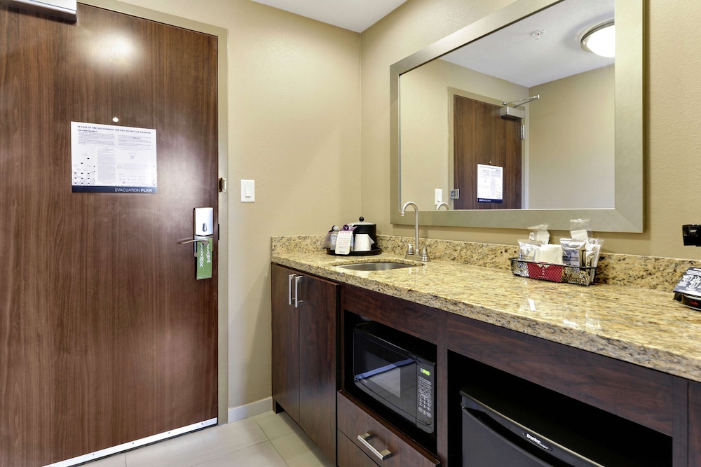 Hampton Inn & Suites Gulfport I 10 - photo 33