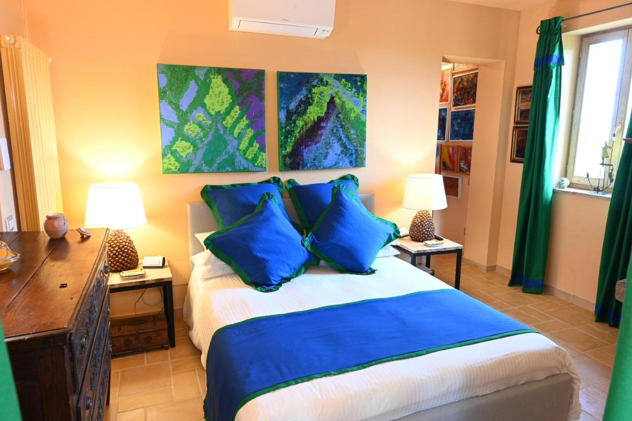 Mikipong in Montepulciano, Italy