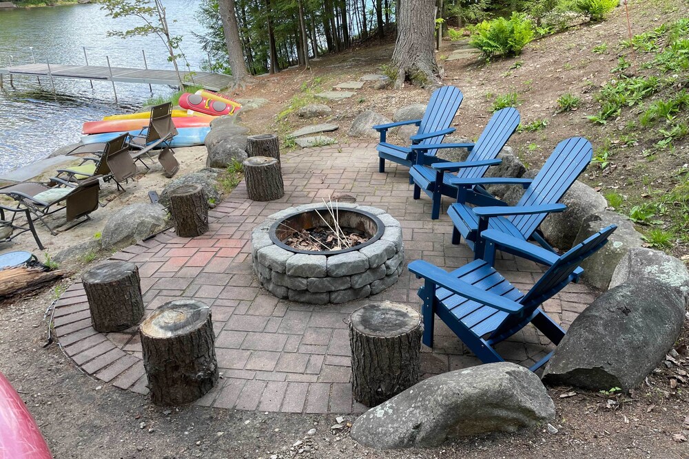 Lakefront Home in Barnstead with Seasonal Hot Tub — 4-Star Luxury Hotel in Barnstead, United States