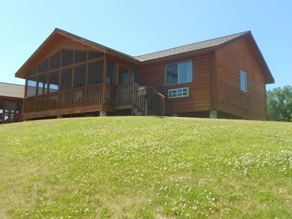 Neshonoc Lakeside Camping Resort — hotel in West Salem