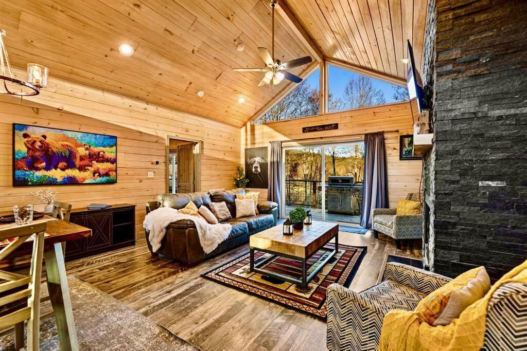 Sugar Bear - carbon neutral hotel in Sevierville