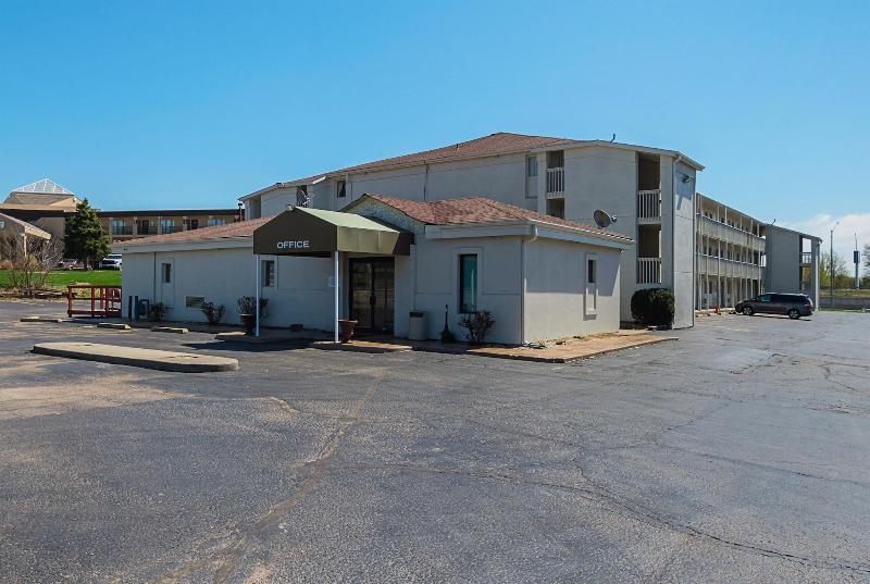 Motel 6 Blue Springs MO - photo 3