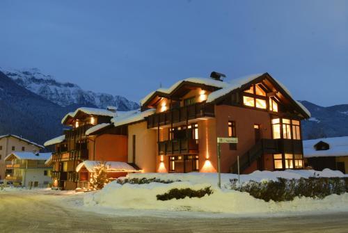 Holiday — hotel in Monclassico