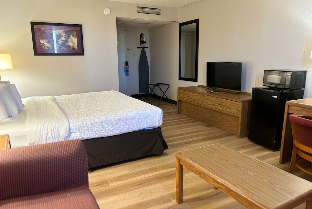 Days Inn by Wyndham Williamsport - photo 12