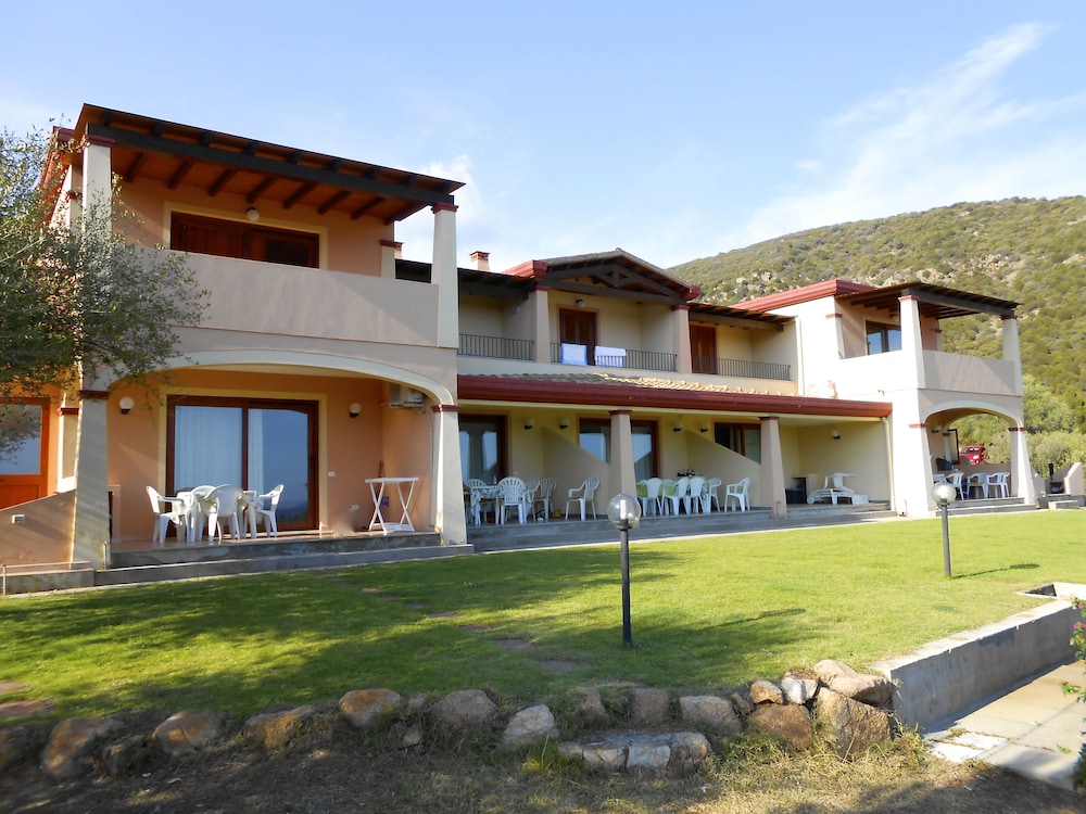 Modern Villa Chia With Stunning sea View — 4-Star Luxury Hotel in Domus De Maria, Italy