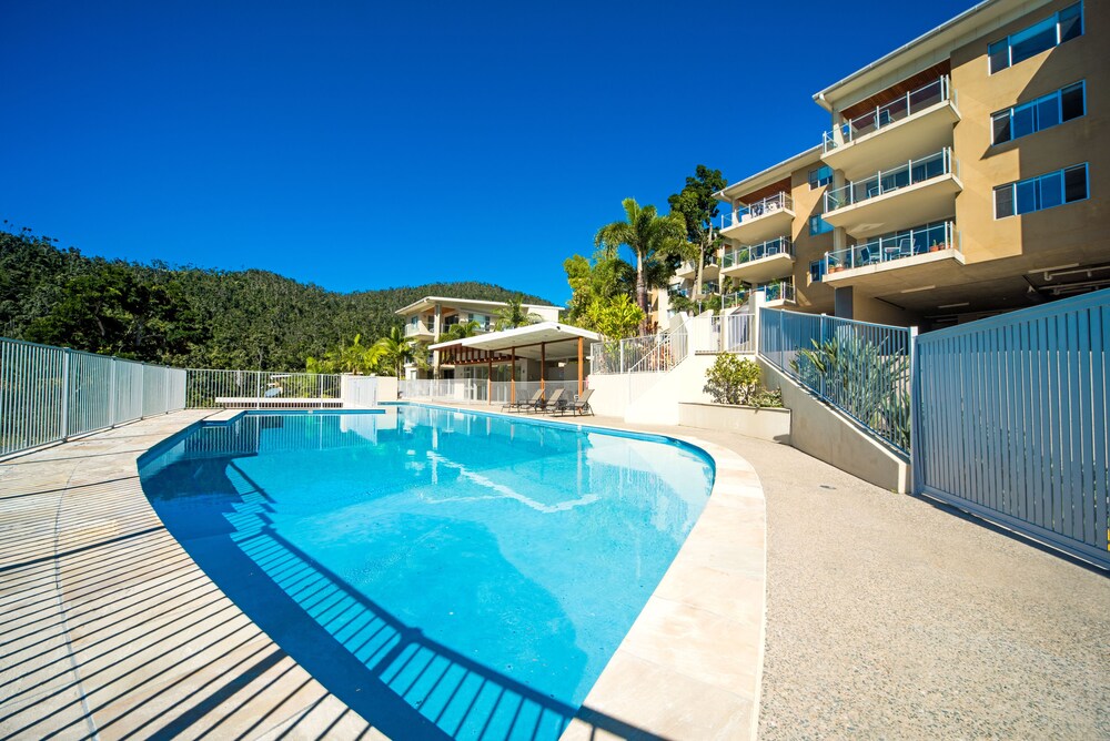 Airlie Summit Apartments — 4-Star Luxury Hotel in Airlie Beach, Australia