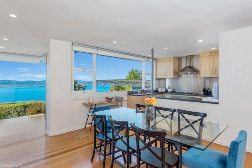 Birngana Stylish Spacious With Stunning Views — Sandy Bay