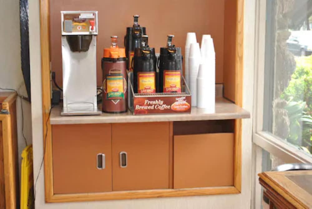 Vagabond Inn Ventura - photo 24