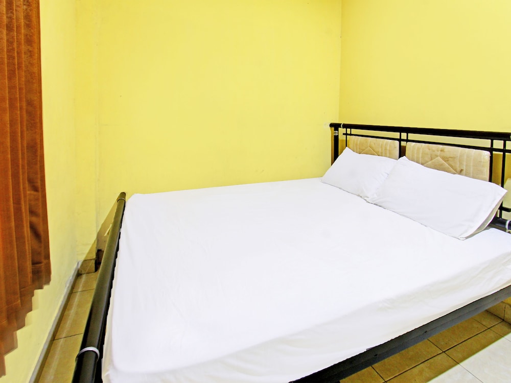 Hotel O Kos Agi Mataram Near Masjid Hissoh Al Faham in Bandar Lampung, Indonesia