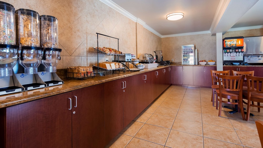 Lompoc Valley Inn and Suites - photo 24