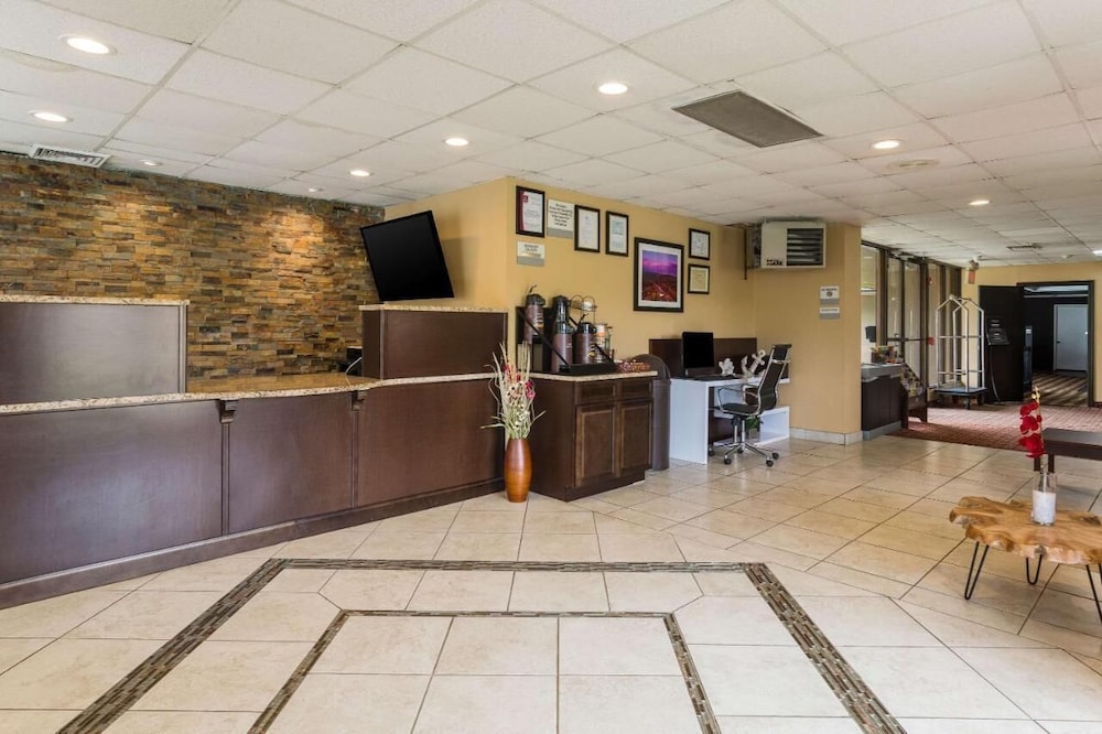 Rodeway Inn & Suites Stroudsburg Poconos - photo 6