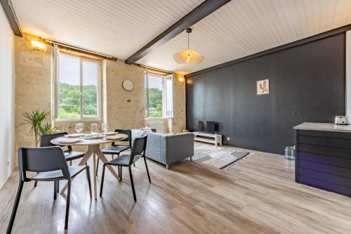 L’elegant T3 Coeur du Village Parking Facile in Montaigu-De-Quercy, France