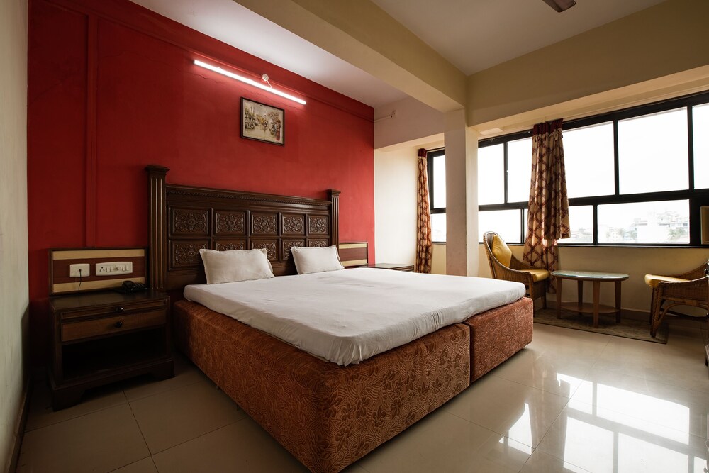 Spot On 6991 Hotel Poonam in Madgaon, India