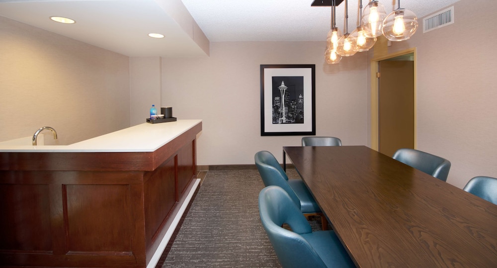 Embassy Suites by Hilton Seattle North Lynnwood - photo 25