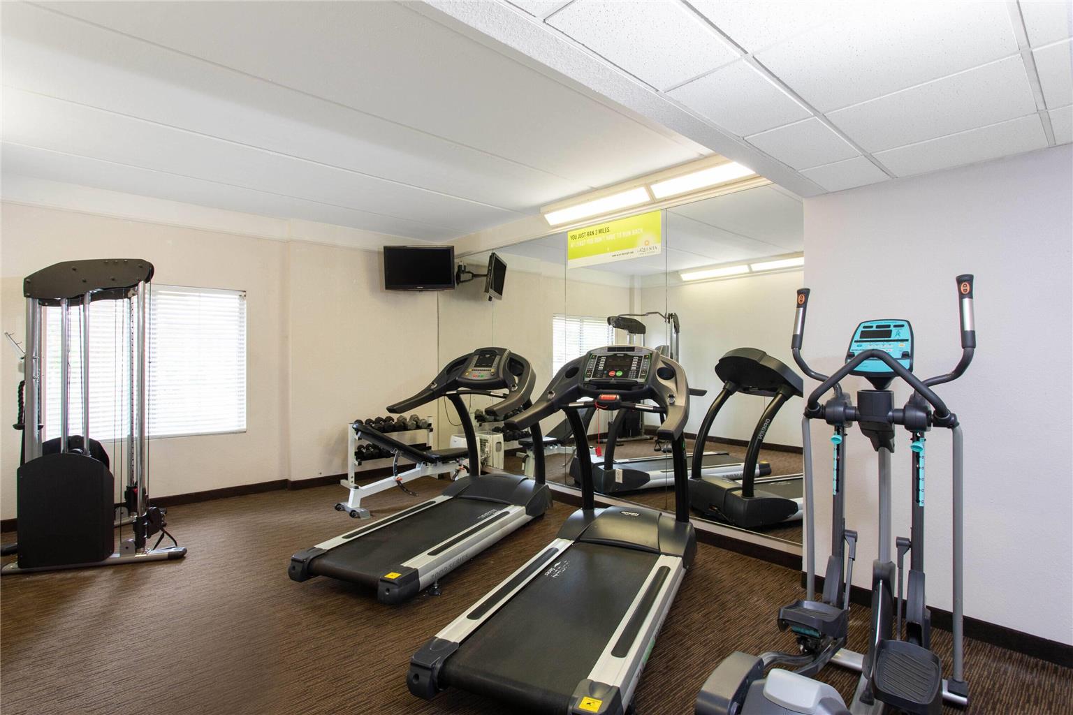 La Quinta Inn & Suites by Wyndham Jacksonville Butler Blvd - photo 9