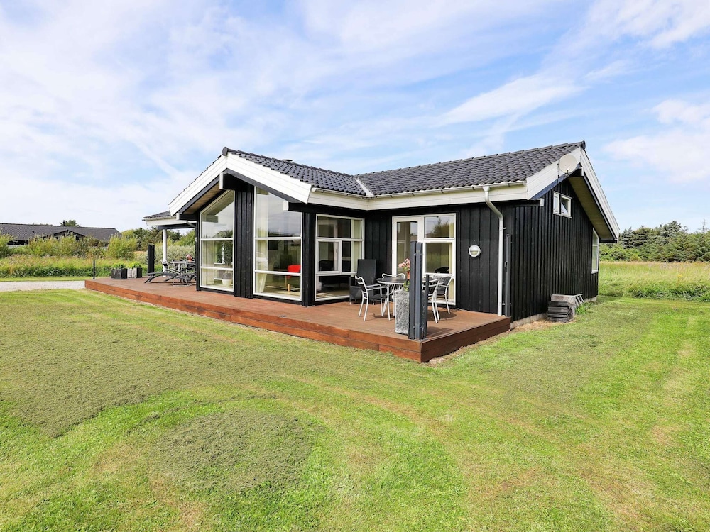 6 person holiday home in Hirtshals — 4-Star Luxury Hotel in Hirtshals, Denmark