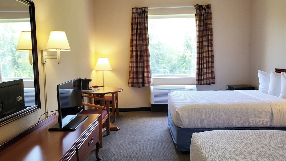 Magnuson Hotel West Liberty - photo 7