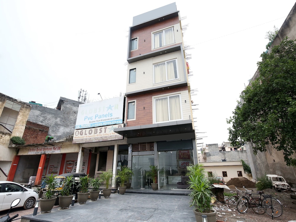 Oyo 17199 Hotel Clg Grand in Panchkula, India