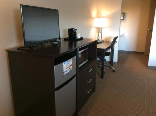 Scenic Shore Inn - photo 39