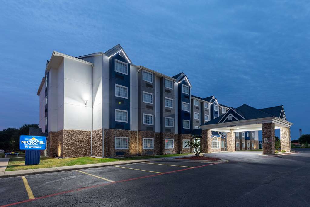 Microtel Inn & Suites by Wyndham Bossier City - photo 9