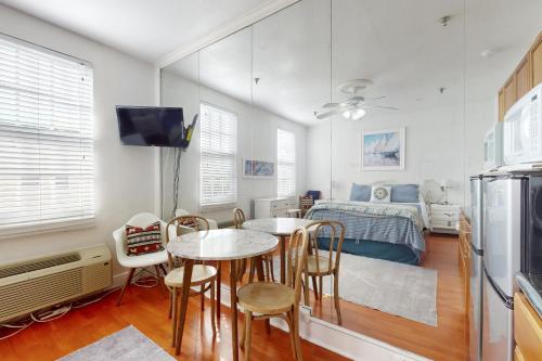 Palm Beach Hotel Sunrise Cottage — Palm Beach