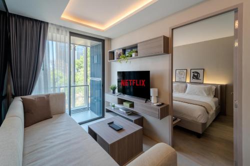Luxury 2BR with Sky Pool & Gym Near BTS Thong lo — 4-Star Luxury Hotel in Bangkok, Thailand