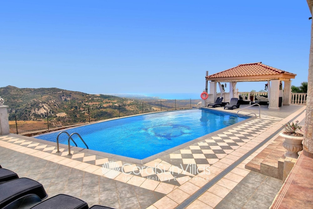 Elegant Huge Villa Large Pool Ideal For Weddings — 4-Star Luxury Hotel in Pegeia, Cyprus