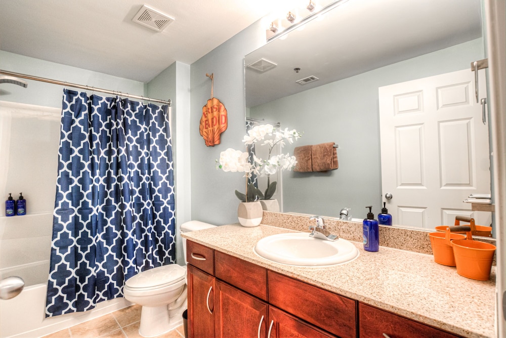 Laketown Wharf Resort by Aneliya's Rentals - photo 792