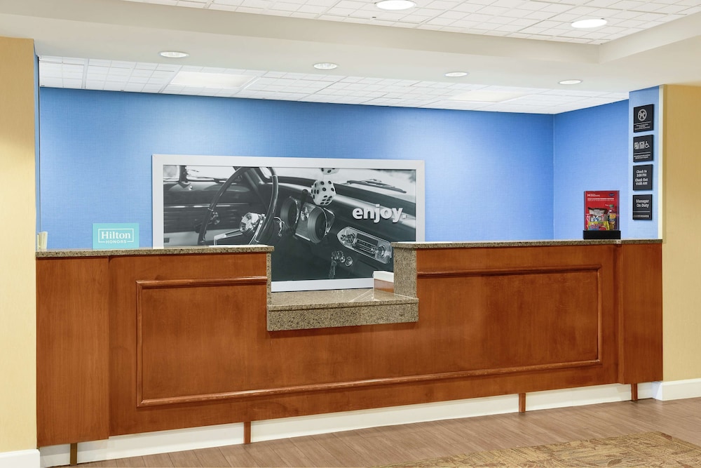 Hampton Inn Columbus North - photo 2