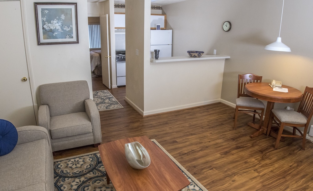 Affordable Corporate Suites of Overland Drive - photo 35