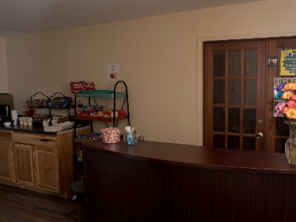 Three Lakes Motel - photo 4