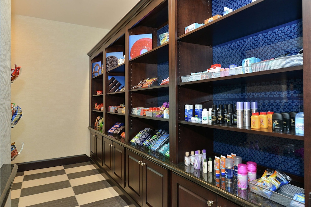 Hampton Inn Middletown - photo 61