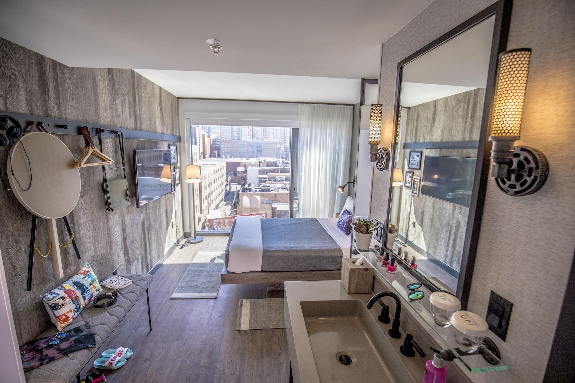 Moxy Chicago Downtown - photo 7