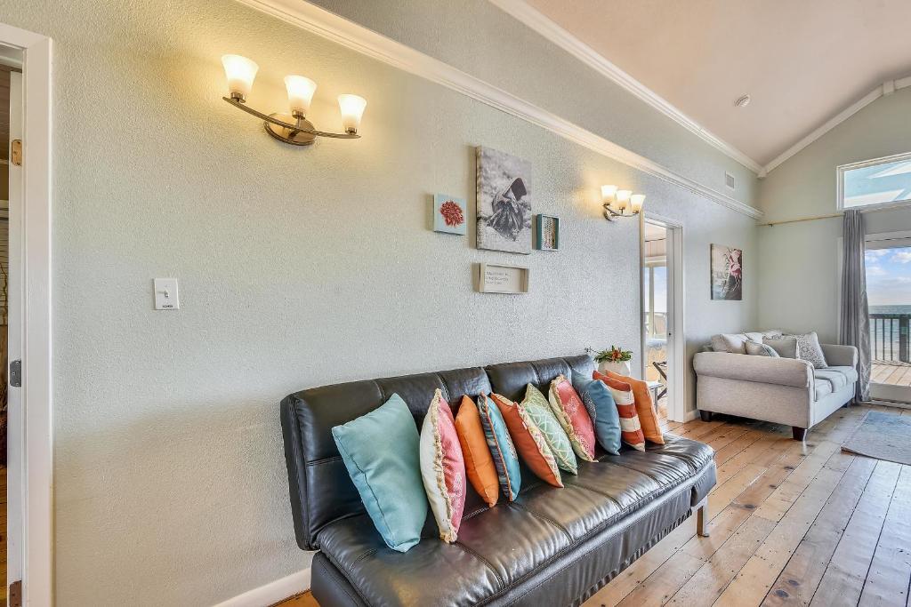 Jamaica Waves in Galveston, United States