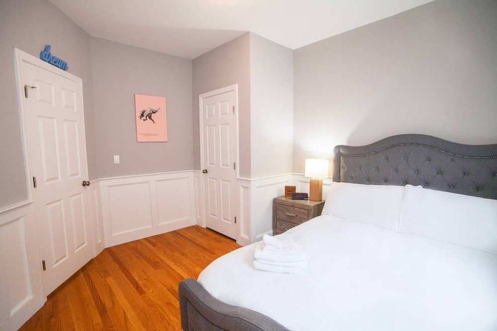 Central Boston 5 Bed 2 Bath North End sleeps 10 - photo 9