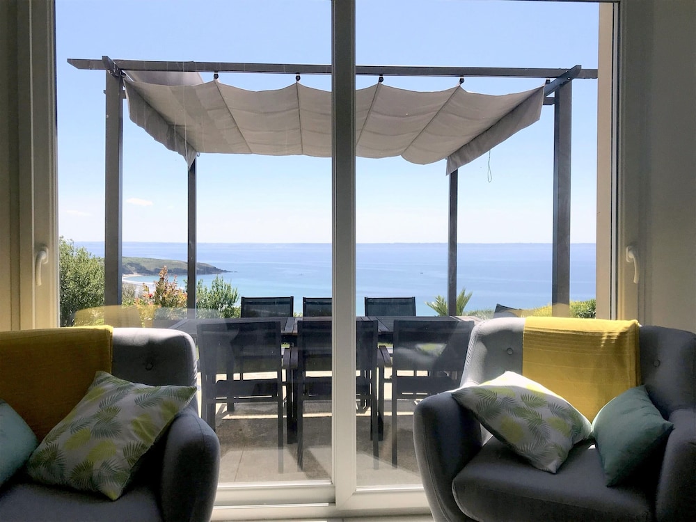 Villa in Crozon With Sea Views & Sandy Beach — 4-Star Luxury Hotel in Telgruc-Sur-Mer, France